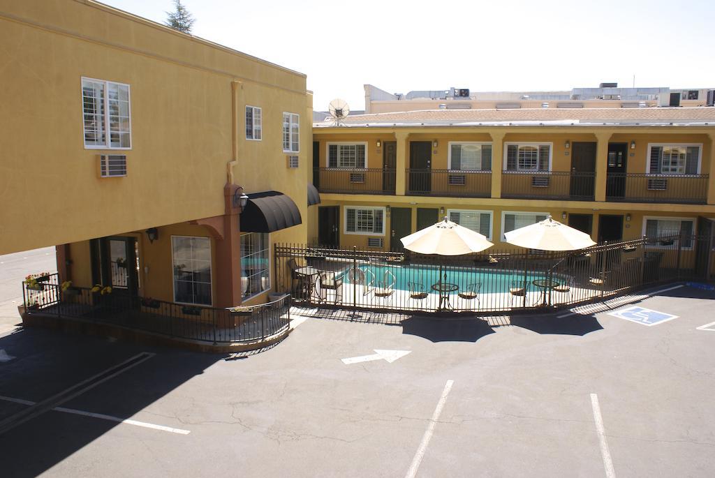 Motel Valley &